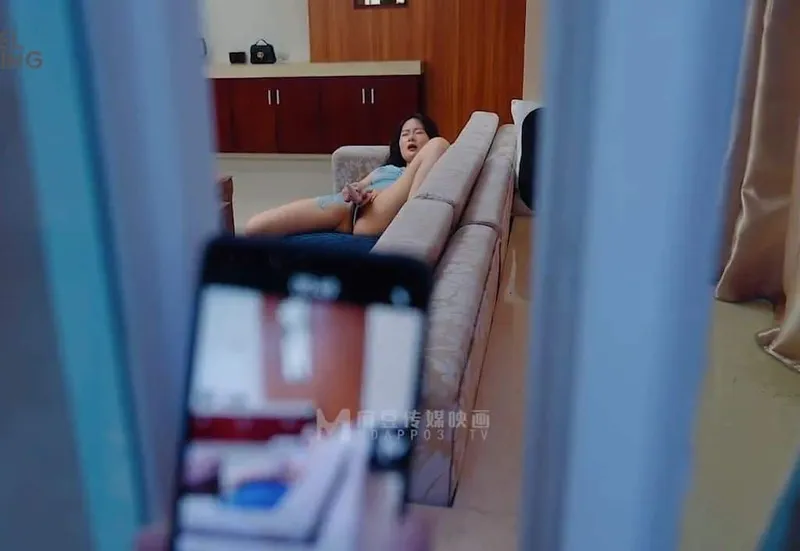 đột nhập Nắc em cạnh nhà đang thủ dâm